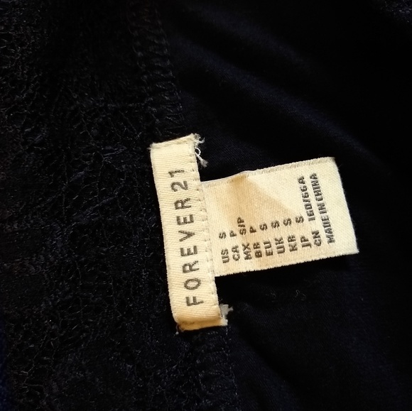 Lace mini skirt NWOT - Picture 3 of 4